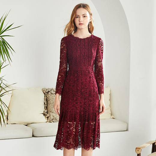 EITIE爱特爱秋季新款洋气优雅圆领蕾丝钩花收腰百褶连衣裙女6007728 商品图5
