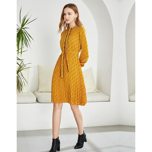 EITIE爱特爱秋季新款时尚洋气系带收腰显瘦百褶印花连衣裙女6007731 商品图1