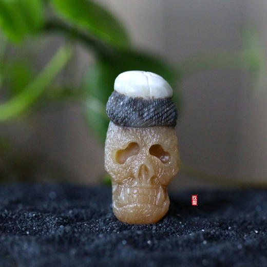 和田玉(糖玉)挂件--骷髅头 9.58g