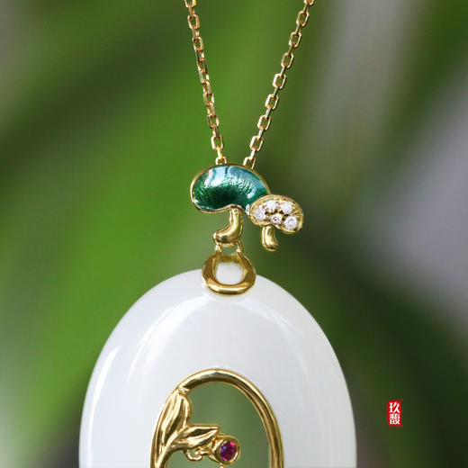 18K黄金和田玉（白玉）珐琅工艺镶钻吊坠--森林蘑菇  /扣18*25*6mm 商品图1