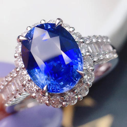 天然无烧矢车菊蓝宝石戒指18k金镶嵌钻石主石303克拉钻石053克拉金重