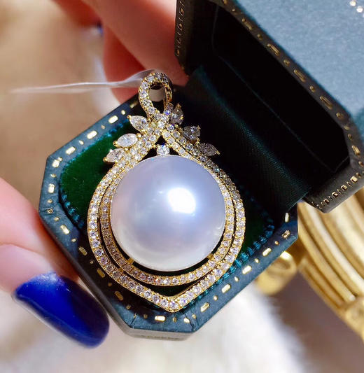 天然澳白珍珠吊坠18k金钻石豪华镶嵌强光微瑕皮光很亮上身效果非常