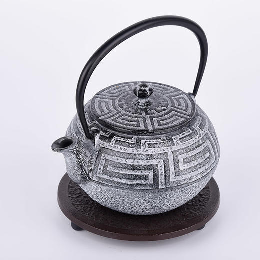 日本铜器富贵回纹铁壶0.65L 商品图1