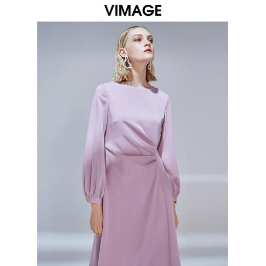 VIMAGE纬漫纪秋款纯色百搭洋气褶皱收腰不规则裙摆连衣裙V1407020 商品图0