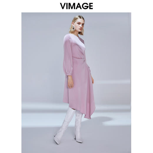 VIMAGE纬漫纪秋款纯色百搭洋气褶皱收腰不规则裙摆连衣裙V1407020 商品图5