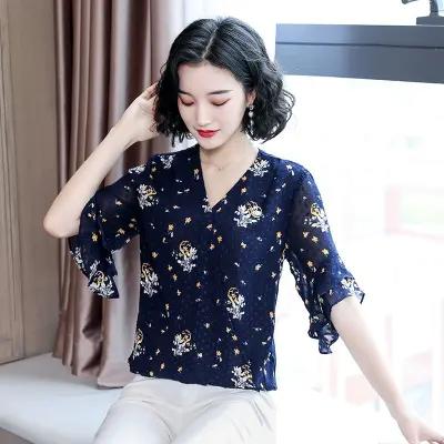 MZZ4143 喇叭袖女夏装短袖2020新款V领洋气妈妈小衫遮肚子上衣 商品图3