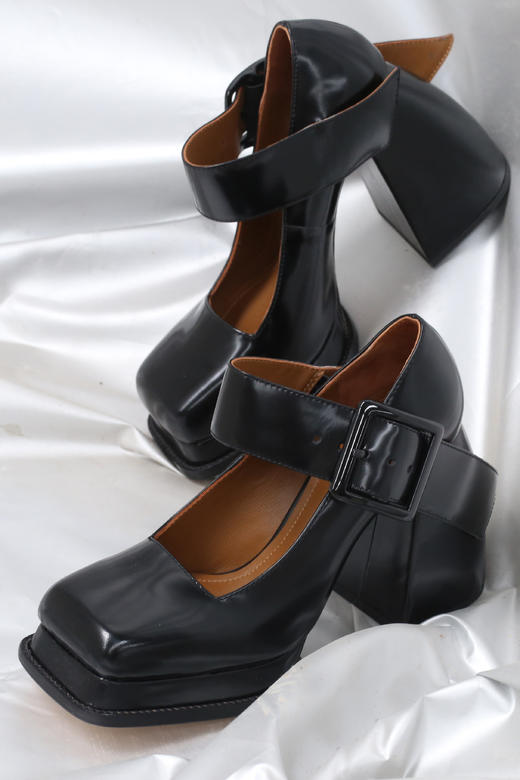 shushutong玛丽珍高跟鞋aw2020ac31