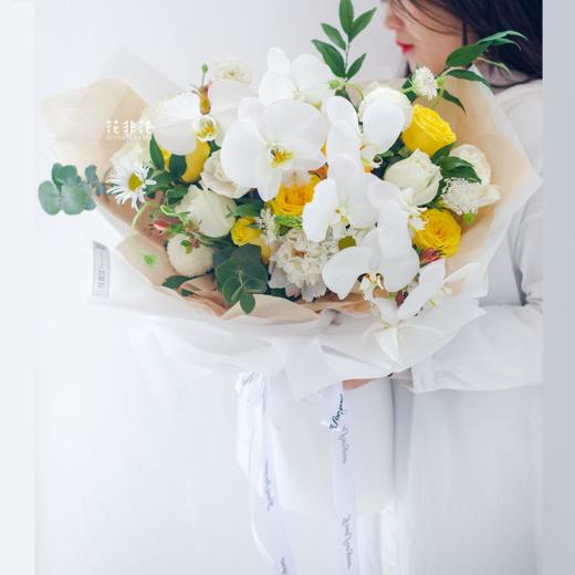 《幸福里》. 蝴蝶兰花束 商品图0