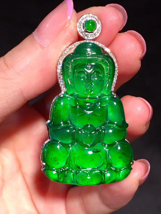 【高冰帝王绿观音】高冰帝王绿,翠绿浓郁,色辣种透 观音慈眉善目,宝相