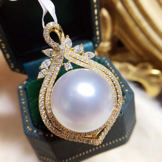 珍珠吊坠18k金钻石豪华镶嵌强光微瑕皮光很亮上身效果非常奢华大气珠