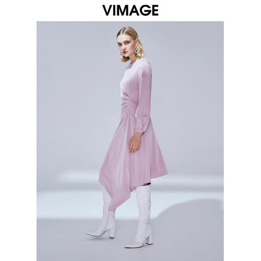 VIMAGE纬漫纪秋款纯色百搭洋气褶皱收腰不规则裙摆连衣裙V1407020 商品图2