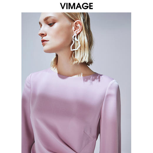 VIMAGE纬漫纪秋款纯色百搭洋气褶皱收腰不规则裙摆连衣裙V1407020 商品图3