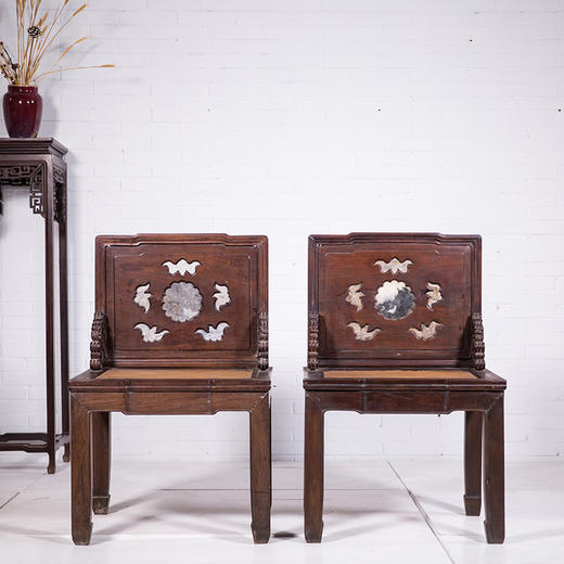 清红木镶云石蝠纹背屏椅一对