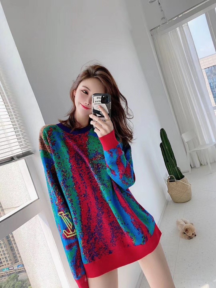 点此购买lv女款彩虹镭射焕彩毛衣曾153793