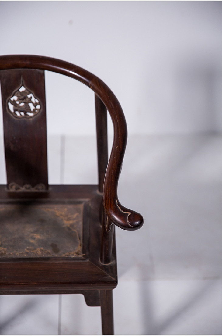 清红木麒麟纹小圈椅