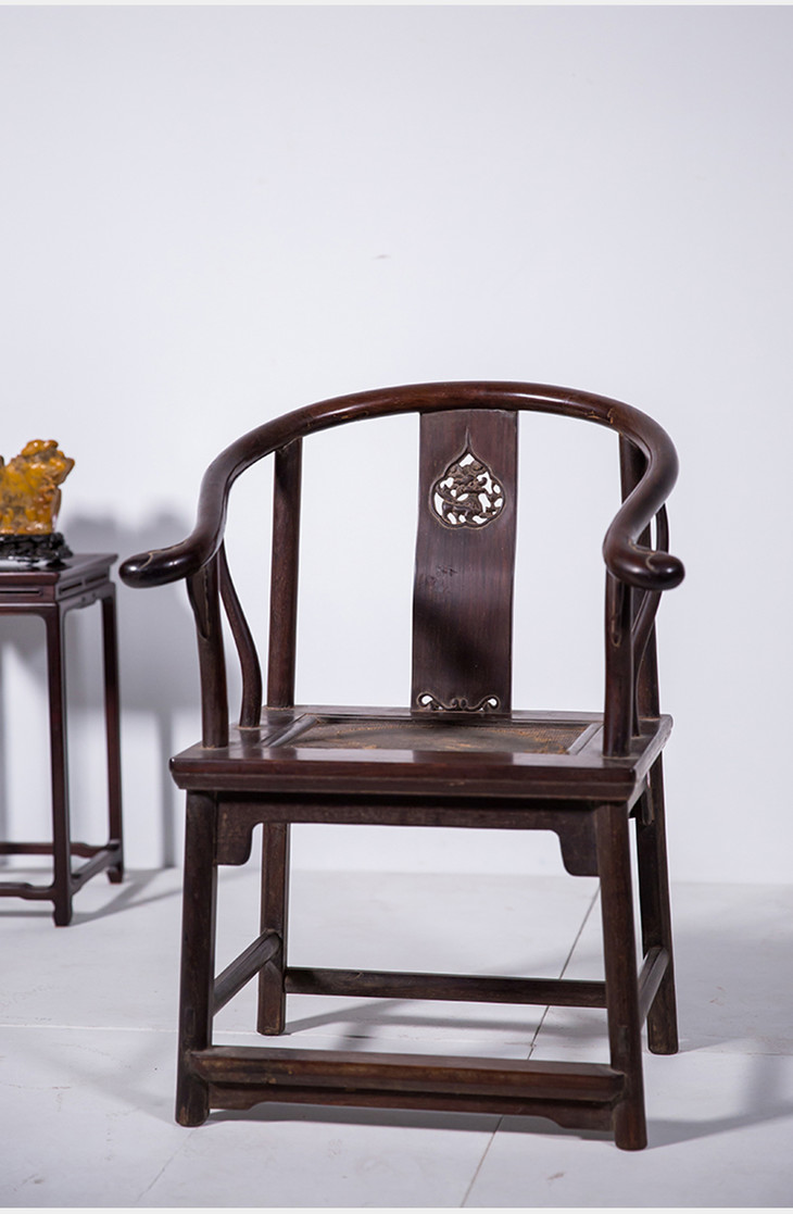 清红木麒麟纹小圈椅