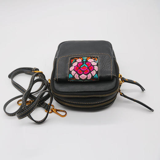 彝绣小型斜挎包hsyn0003