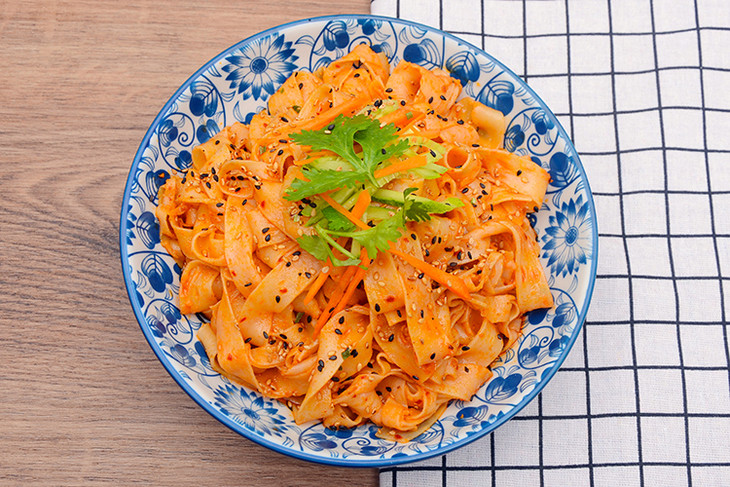 东北特产麻酱红油面皮香辣味120gx6盒装带调料包干面皮方便面拉面