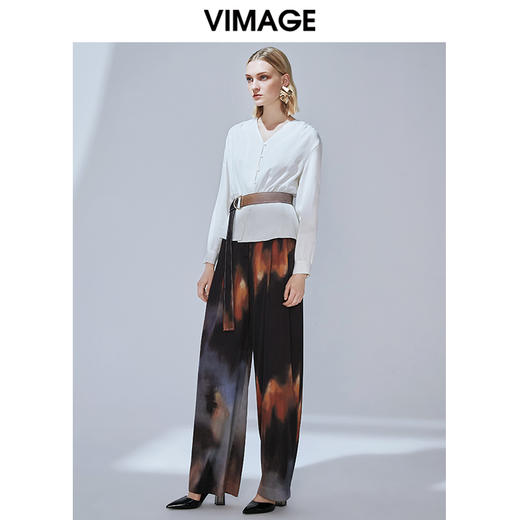 VIMAGE纬漫纪秋款时尚通勤复古收腰V领显瘦百搭小上衣女V1409005 商品图1