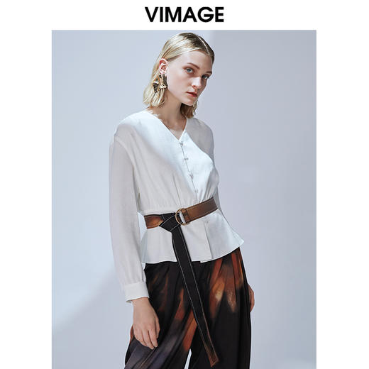 VIMAGE纬漫纪秋款时尚通勤复古收腰V领显瘦百搭小上衣女V1409005 商品图2