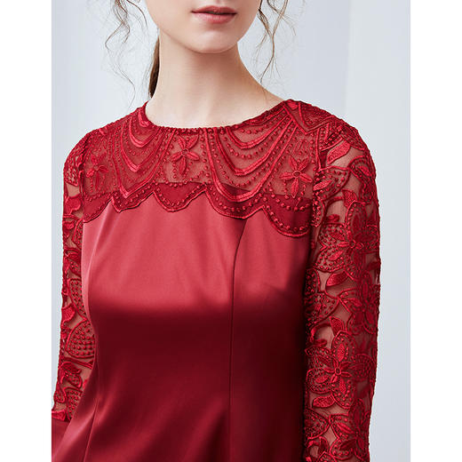 EITIE爱特爱秋季新款洋气复古蕾丝拼接喇叭袖收腰连衣裙女裙C20075124 商品图2