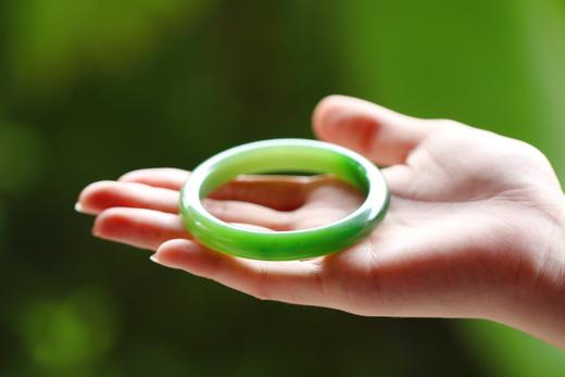 [ 探春 ]  和田碧玉手镯 |  碧色浓郁浑厚，质地细腻，风雅高贵 商品图1