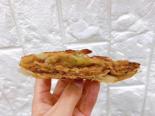 【快手美食】酥皮·牛肉馅饼🥙
采用传统工艺、酥皮，牛肉馅～
精选真材实料、味之佳品、食之安全！一包十张！ 商品图3