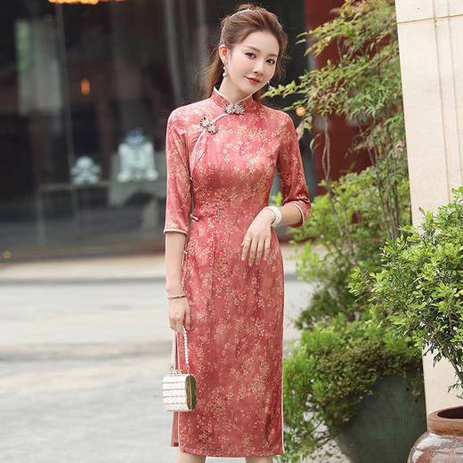 XGT-Q2304新款优雅气质立领中袖缎面提花中长款旗袍 商品图1