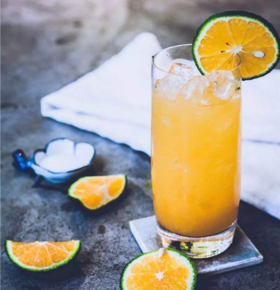 当季鲜榨果汁（橙汁/西瓜汁/番茄汁）