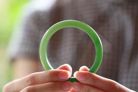 [ 探春 ]  和田碧玉手镯 |  碧色浓郁浑厚，质地细腻，风雅高贵