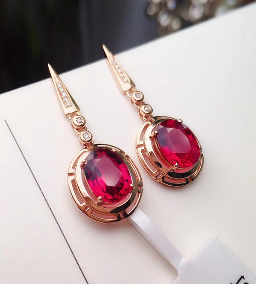 天然红碧玺耳钉18k金镶嵌钻石主石316克拉钻石16颗总重284克颜色鲜艳