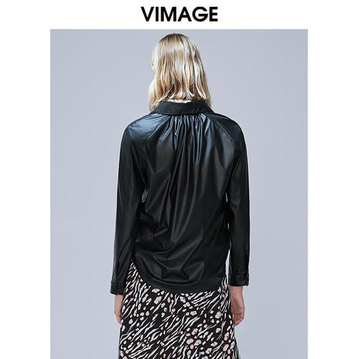 VIMAGE纬漫纪秋款个性时尚纯色百搭显瘦漆皮衬衫上衣女V1409013 商品图3