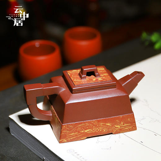 宜兴压盖四方珍藏景观紫砂壶（小号） 商品图2