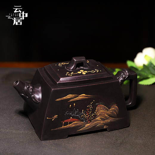 宜兴压盖四方珍藏龙纹紫砂壶（大号） 商品图0