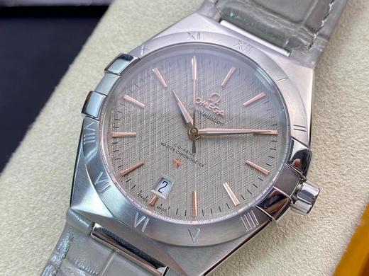 欧米茄 OMEGA 「Constellation Gents’」星座系列第五代作品39mm，依然延续经典的星徽标志和表圈托爪元素，展现优雅的绅士风。尺寸39mm，搭载原装8800,8801自动机芯，进 商品图9