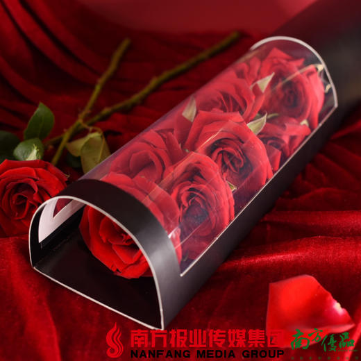 【全国包邮】怦然心动花盒（红色款） 9枝红玫瑰/盒 （七夕到货） 商品图2