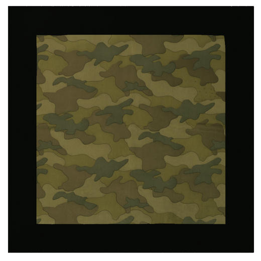 【市集专拍链接】外贸余款 出口意大利 桑蚕丝（斜纹绸）时尚迷彩方巾 上 商品图0