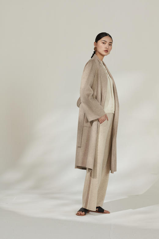 秋冬 女装小翻领水波纹羊绒呢大衣 SJF92W823N 商品图4