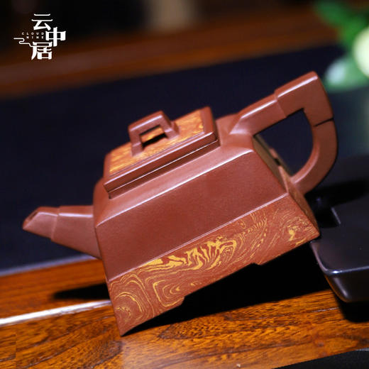 宜兴压盖四方珍藏景观紫砂壶（小号） 商品图1