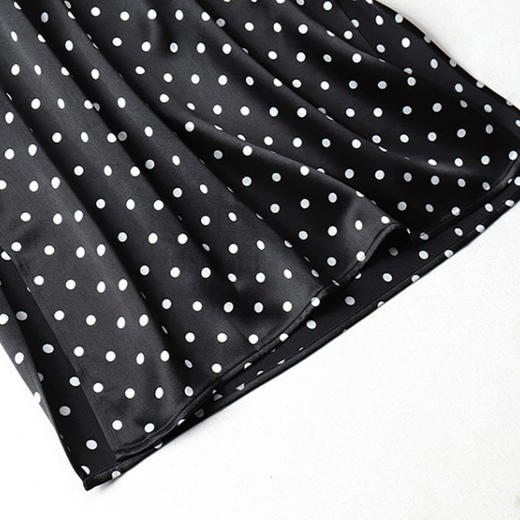 丁摩 减龄又显瘦~进口三醋酸缎面波点V领系带连衣裙20-205DS399 商品图4