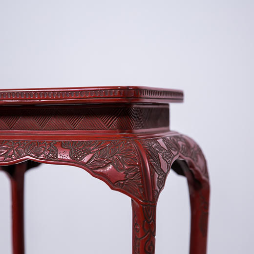 清 剔红带托泥花卉纹四足方香几 - 明清家具研习社
