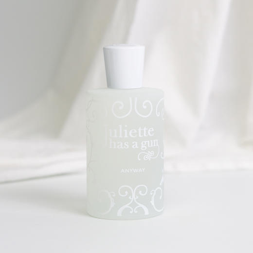 佩枪朱丽叶 随她（无论如何） Juliette Has A Gun Anyway 分装 商品图0