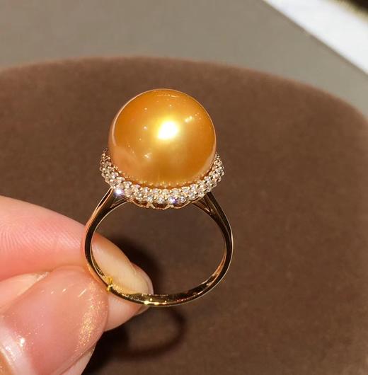 珍珠戒指18k金钻石豪华镶嵌珠子正圆浓金强光微微瑕颜色很好款式大气