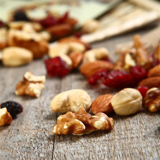 沃隆750g每日坚果A成人款 混合干果礼盒 进口原料 原味核桃仁腰果扁桃仁蔓越莓干榛子仁蓝莓干 750g/30袋 商品图5