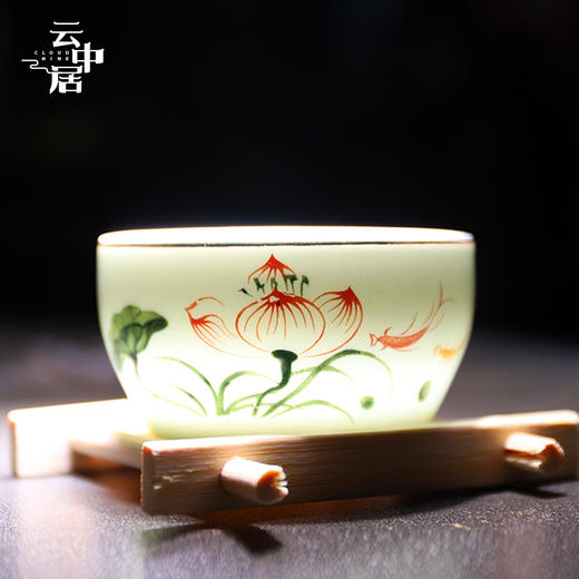 手绘青瓷戏莲个人品茗杯2 商品图2