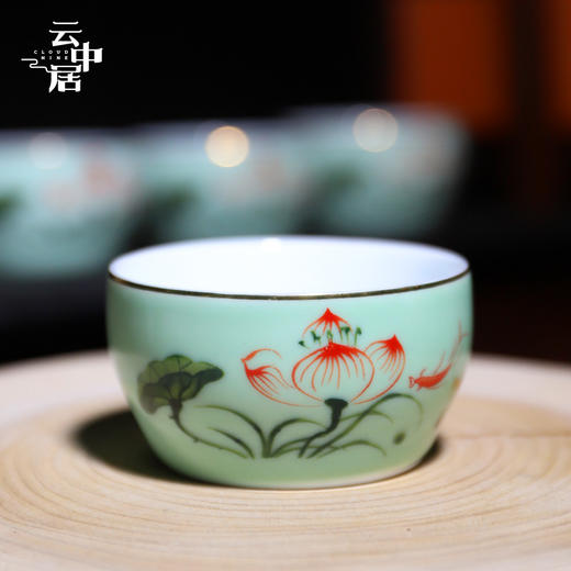 手绘青瓷戏莲个人品茗杯2 商品图3