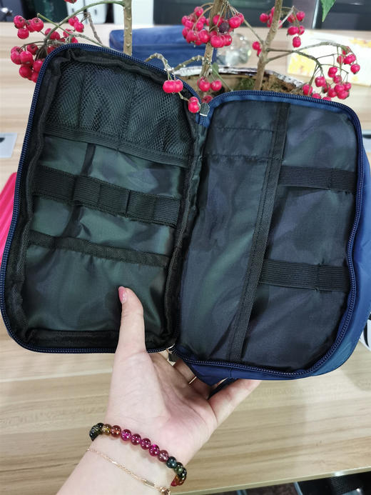 正品Nivea/妮维雅 真尼龙防水、防静电旅游出行便携化妆包、洗漱包，买二送一 商品图7