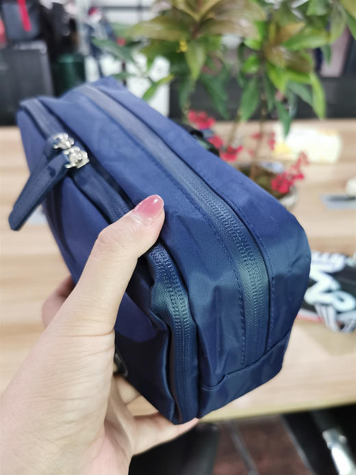 正品Nivea/妮维雅 真尼龙防水、防静电旅游出行便携化妆包、洗漱包，买二送一 商品图6