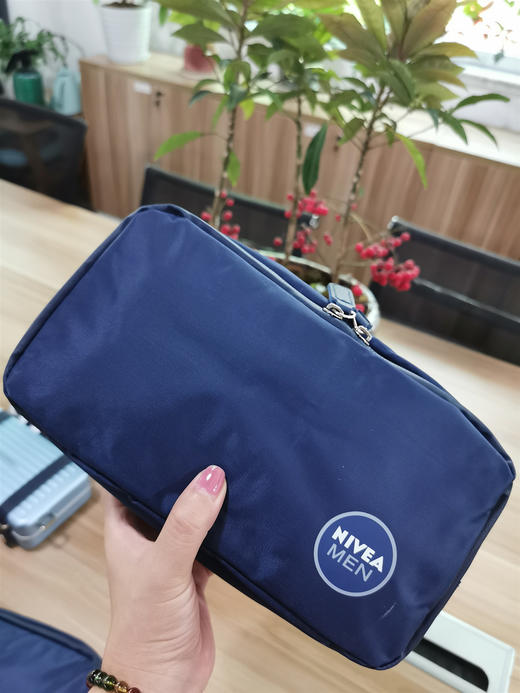 正品Nivea/妮维雅 真尼龙防水、防静电旅游出行便携化妆包、洗漱包，买二送一 商品图2