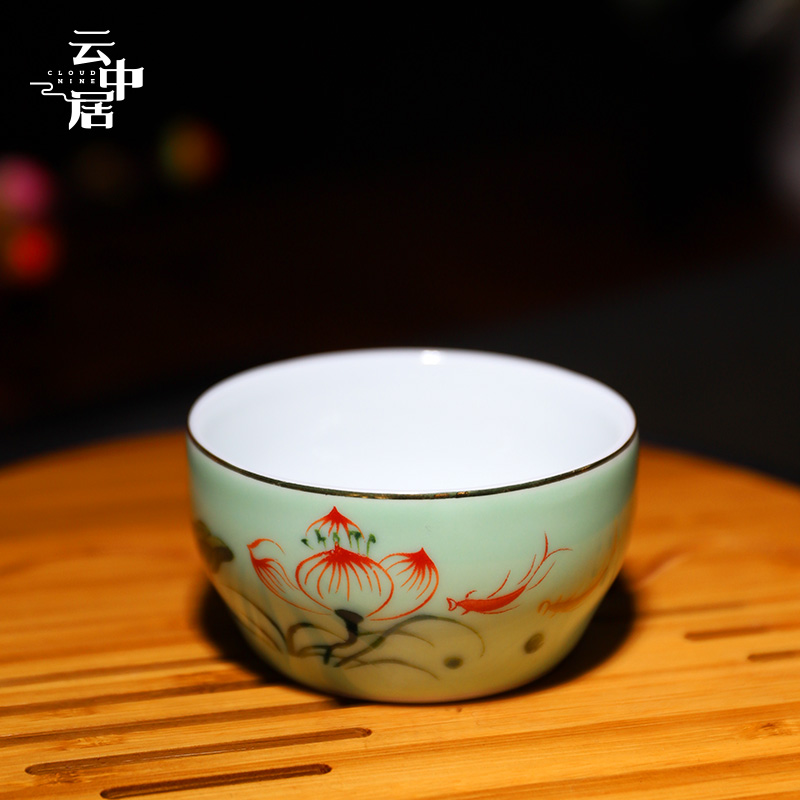 手绘青瓷戏莲个人品茗杯2